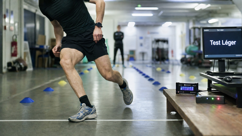 Palier test luc leger en salle : coureur, chrono et repères